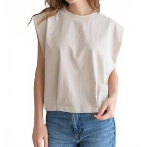 NEW THINGS BETWEEN tate muscle tee in stone